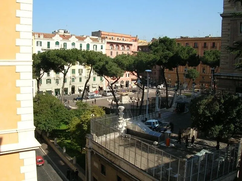 New Morpheus Rooms Rome 3*,